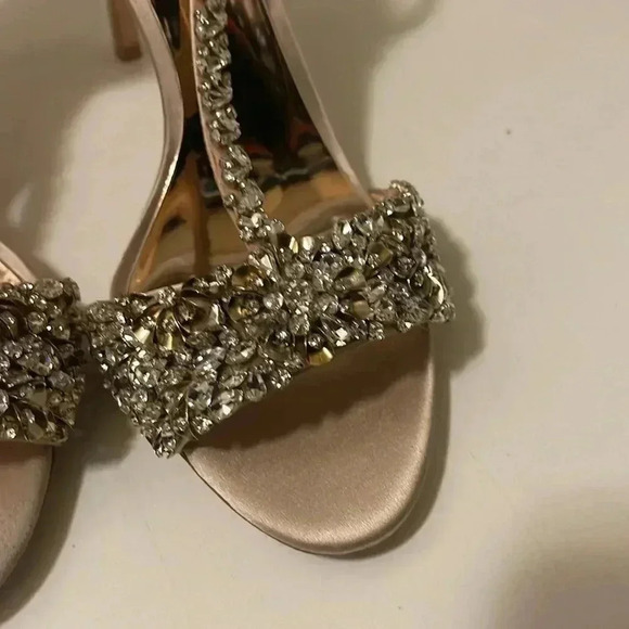 Badgley Mischka Collection Badgley Mischka Crystal Embellished great condition - Picture 8 of 12